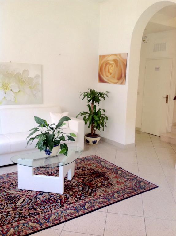 Ofelia Aparthotel 3*