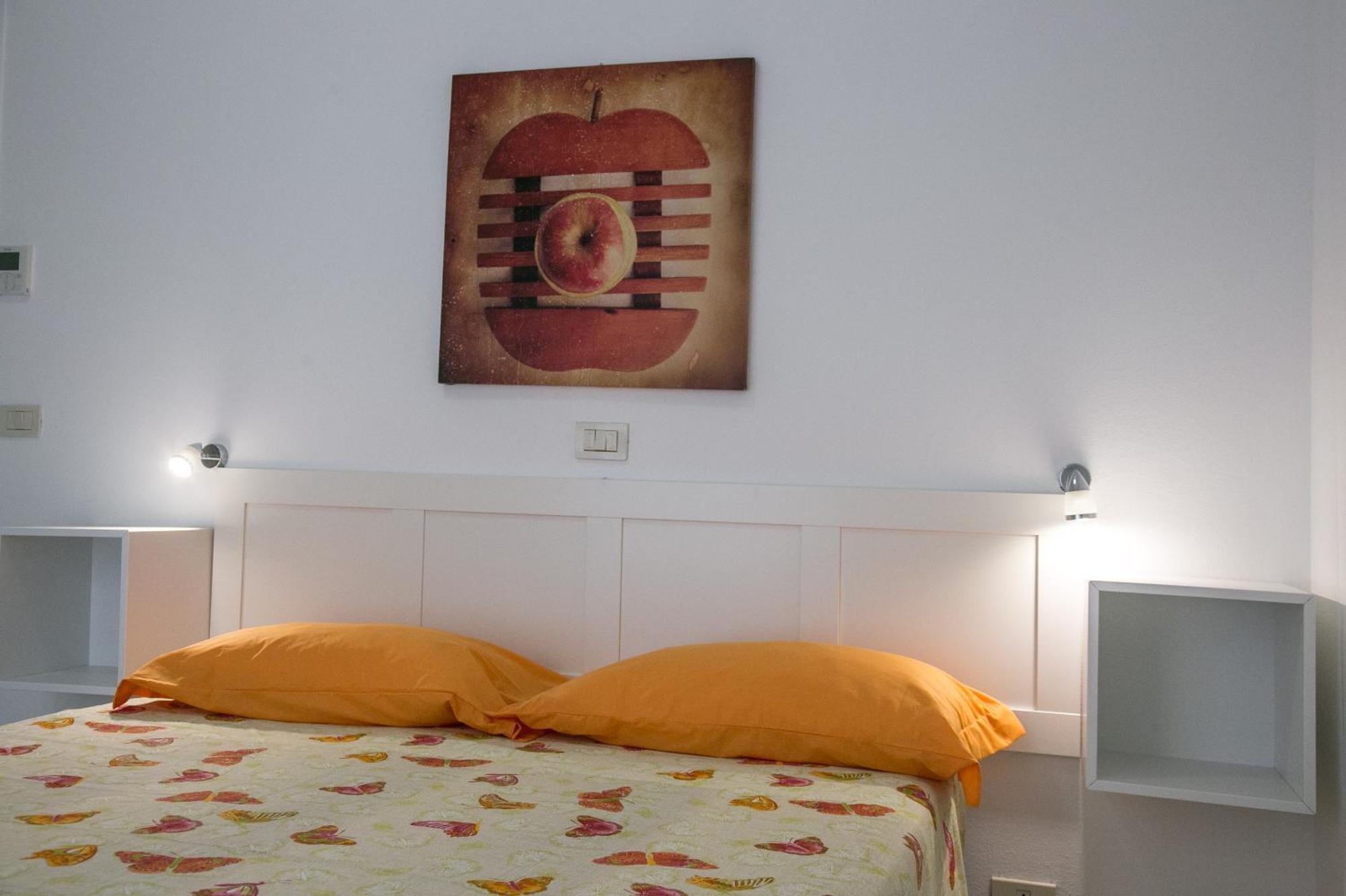 Ofelia Aparthotel 3*